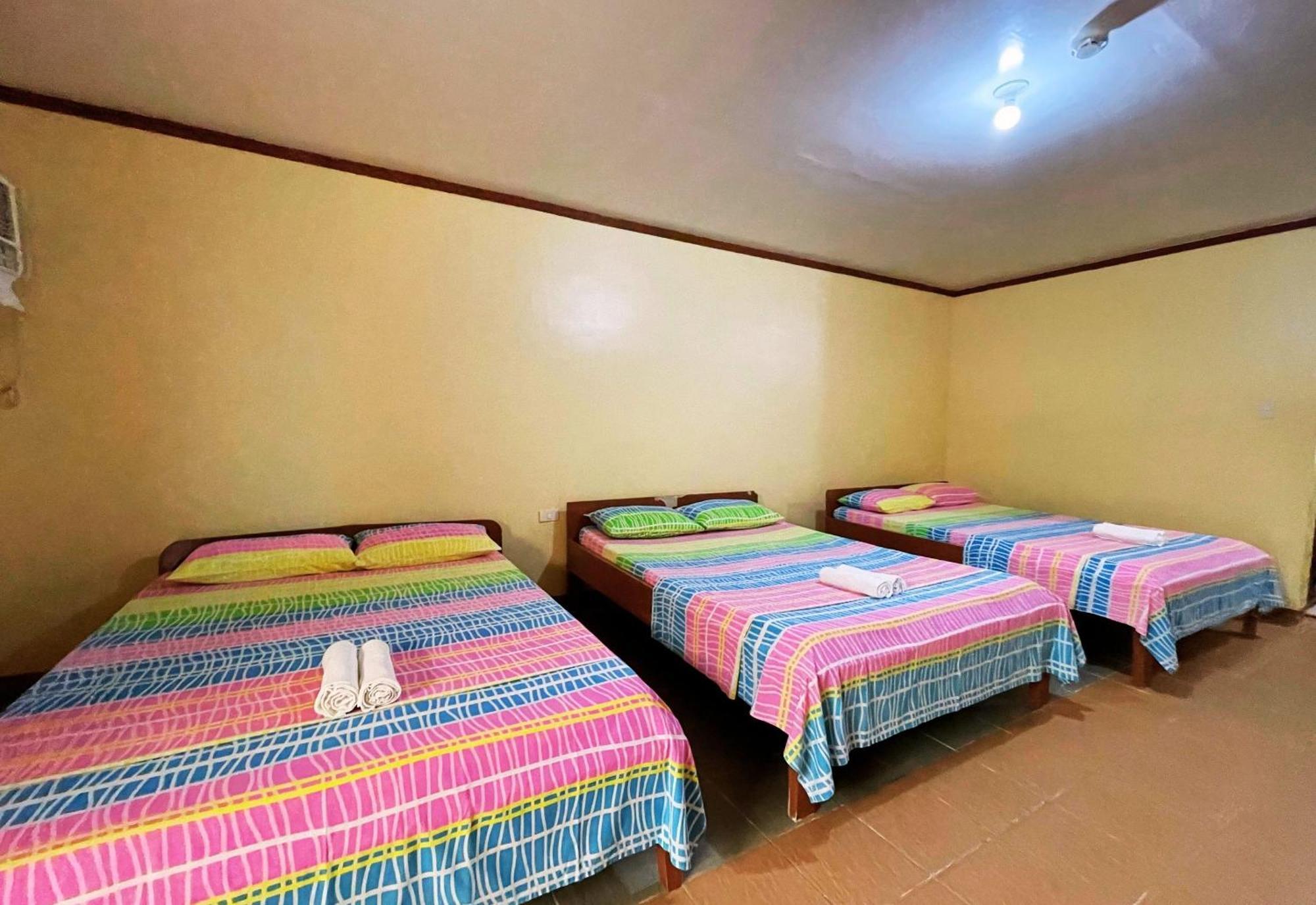 White Beach Hotel Puerto Galera Powered By Cocotel Exterior foto