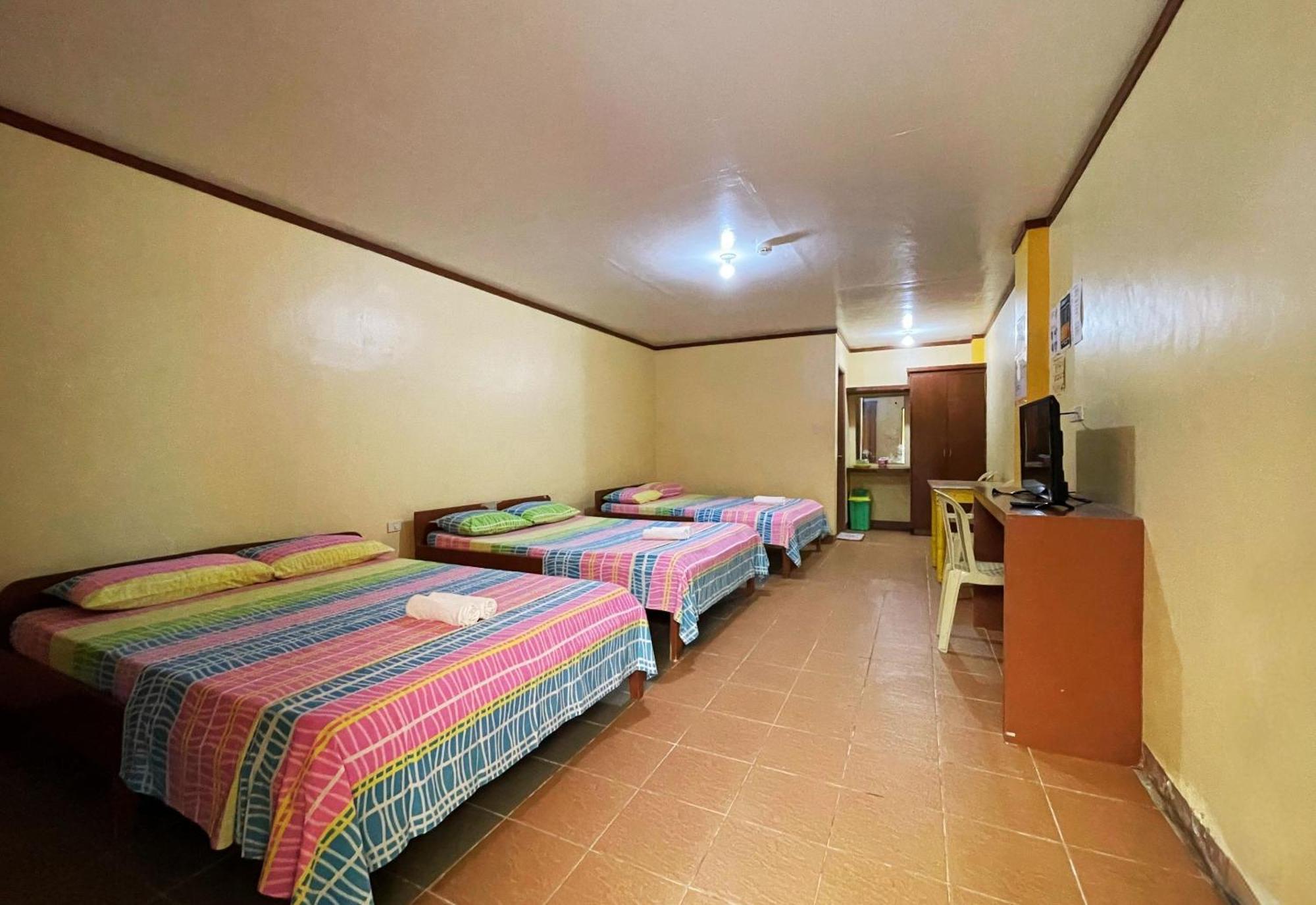White Beach Hotel Puerto Galera Powered By Cocotel Exterior foto
