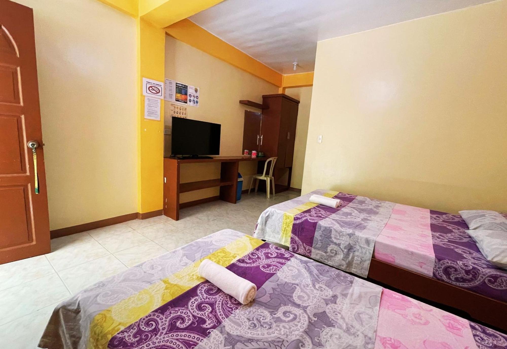 White Beach Hotel Puerto Galera Powered By Cocotel Quarto foto