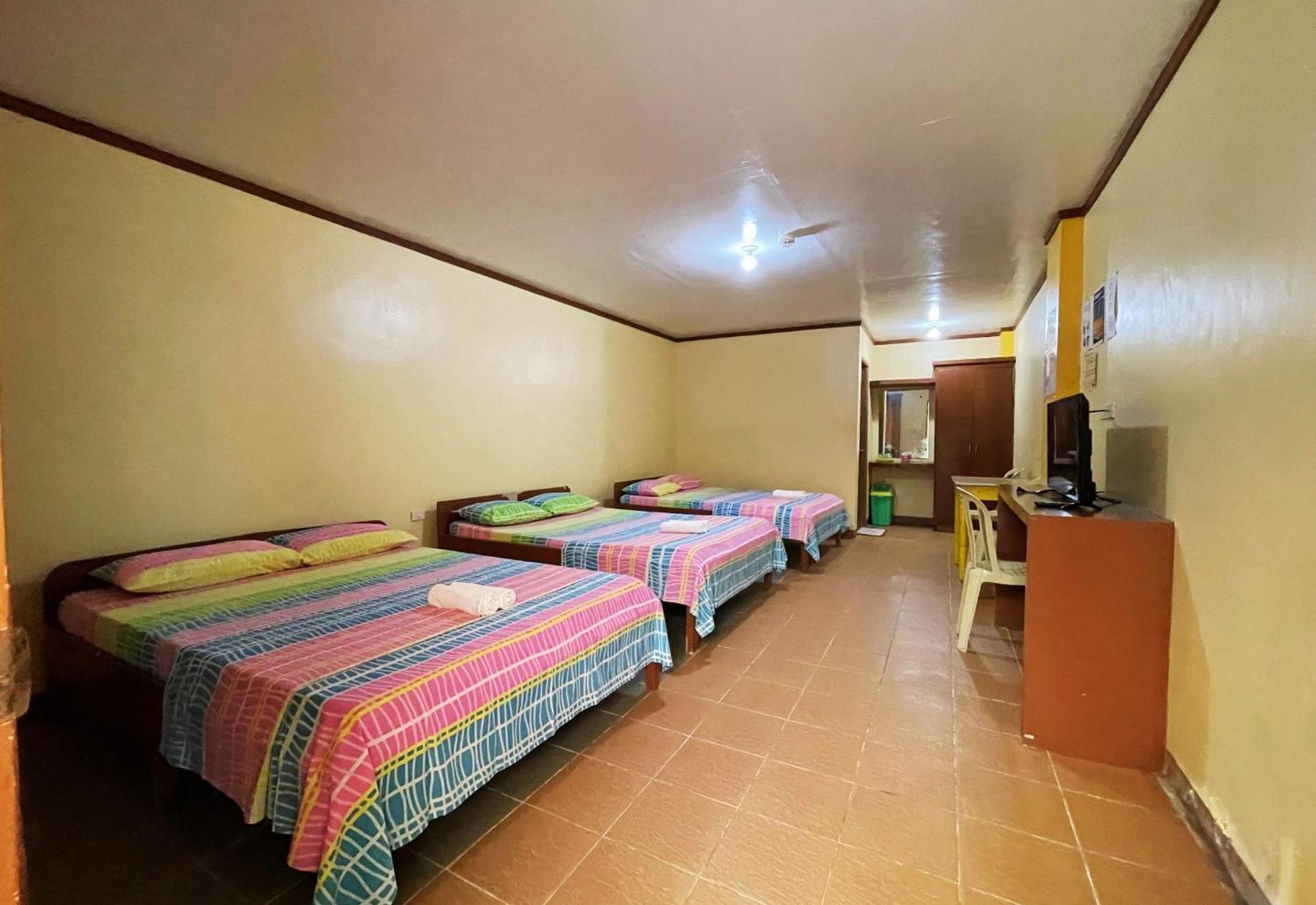 White Beach Hotel Puerto Galera Powered By Cocotel Exterior foto